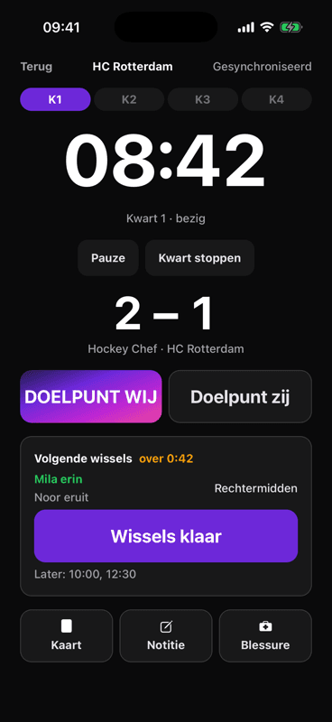 Live Wedstrijd. Zie de klok en de volgende wissels. Noteer goals, kaarten en blessures met één tik.